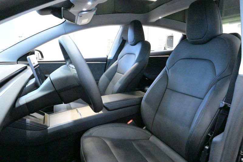 Tesla Model 3 bild 8