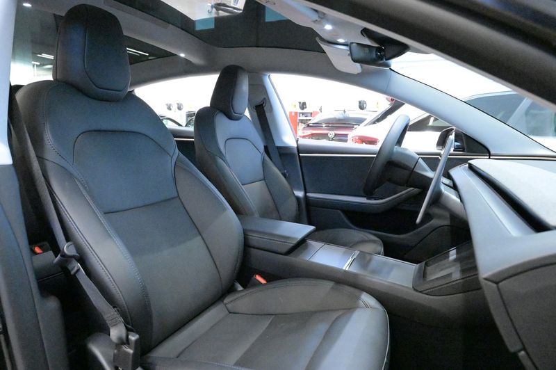 Tesla Model 3 bild 10