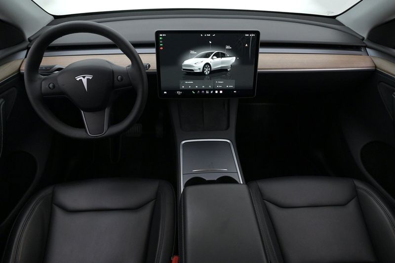 Tesla Model Y bild 6
