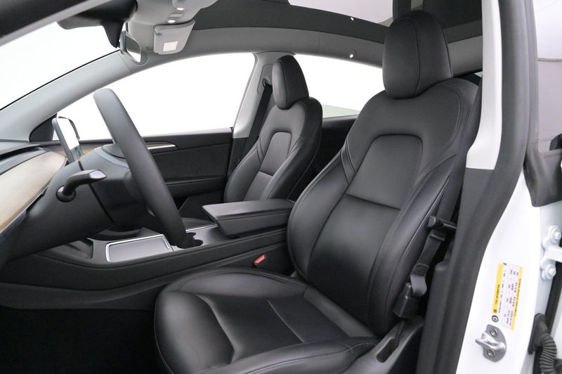 Tesla Model Y bild 8
