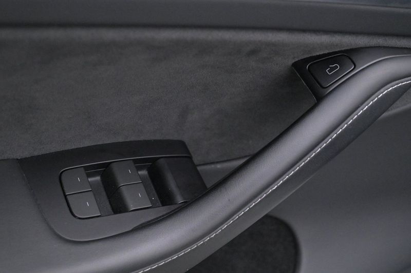 Tesla Model Y bild 9