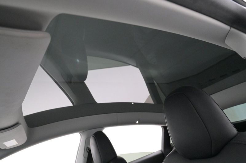 Tesla Model Y bild 24