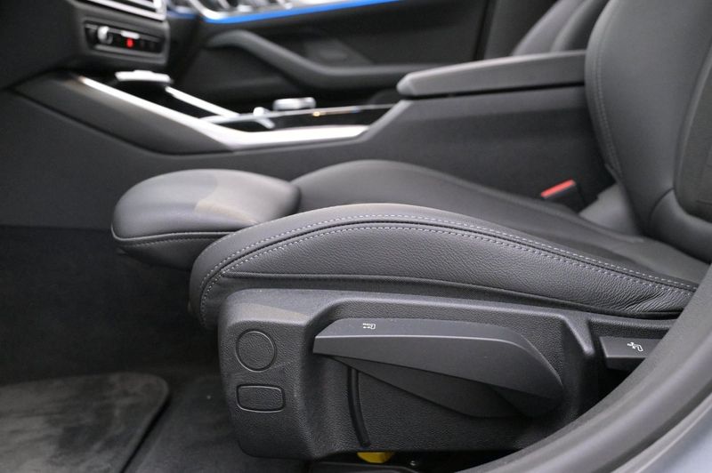 BMW i4 bild 11