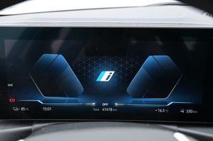BMW i4 bild 8