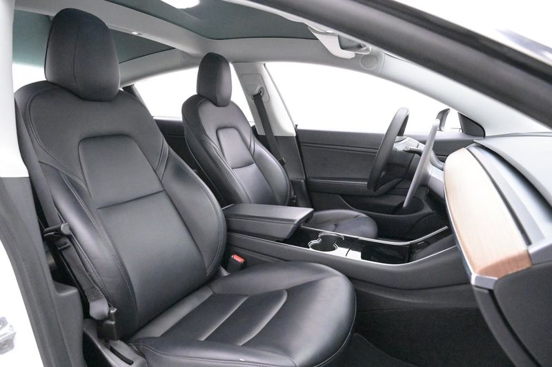 Tesla Model 3 bild 12