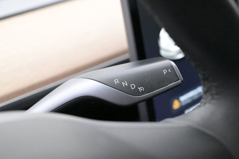 Tesla Model 3 bild 8