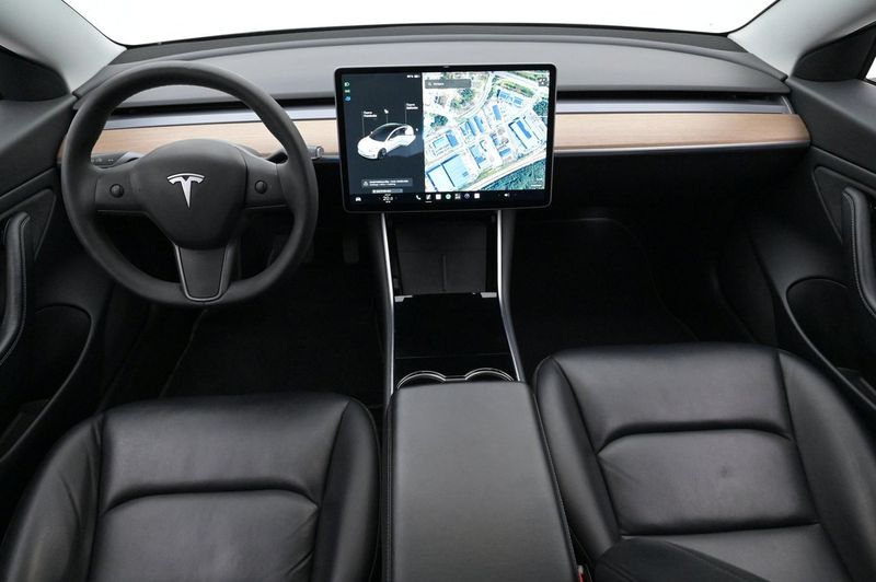Tesla Model 3 bild 6