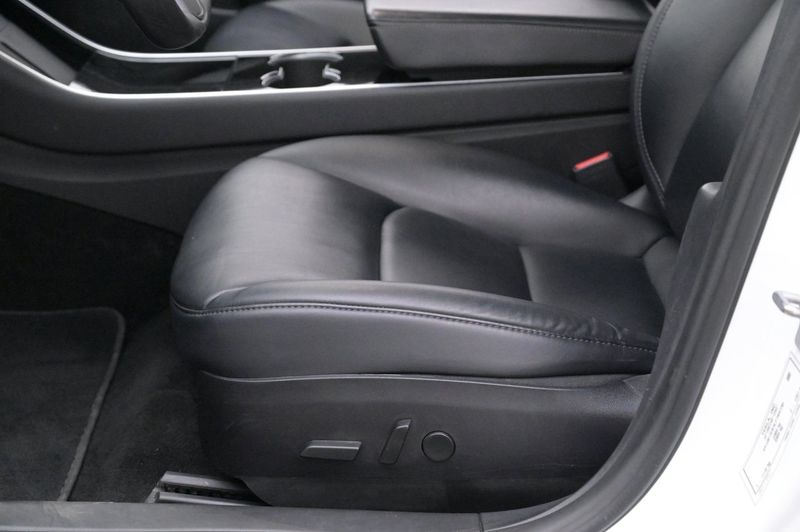 Tesla Model 3 bild 11