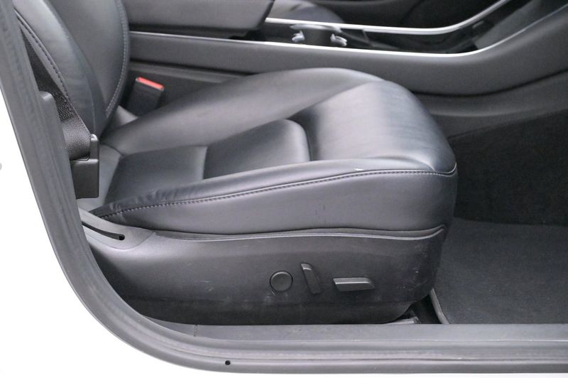 Tesla Model 3 bild 13