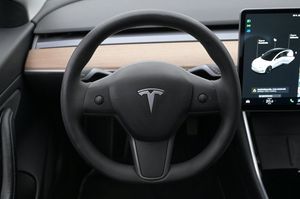 Tesla Model 3 bild 7