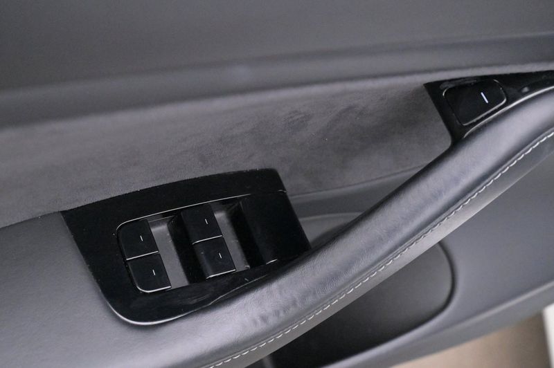 Tesla Model 3 bild 10