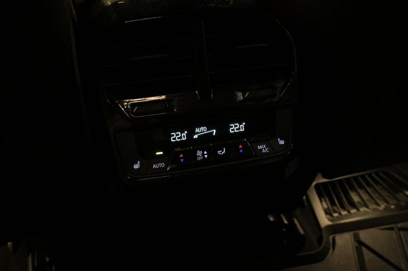 BMW iX bild 24