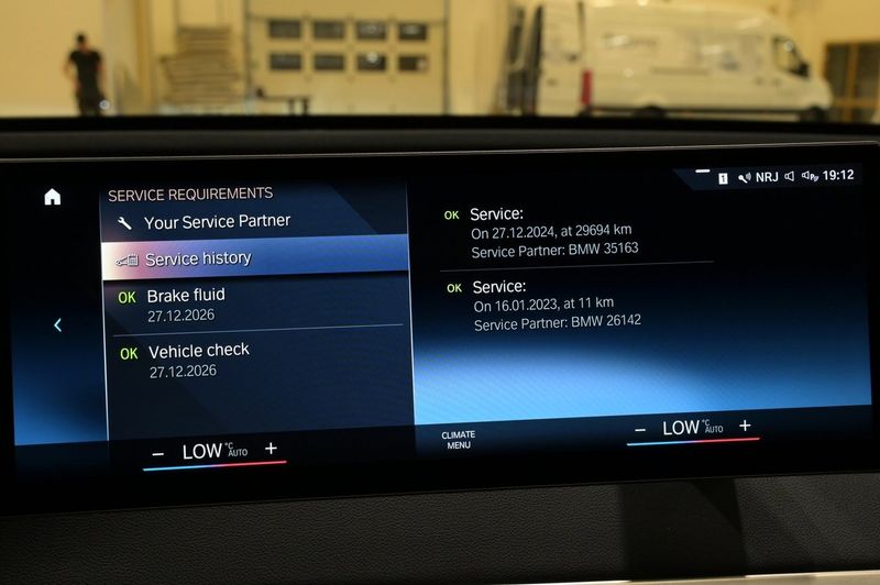 BMW iX bild 18