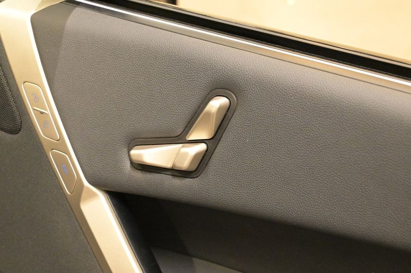 BMW iX bild 14