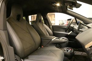 BMW iX bild 13