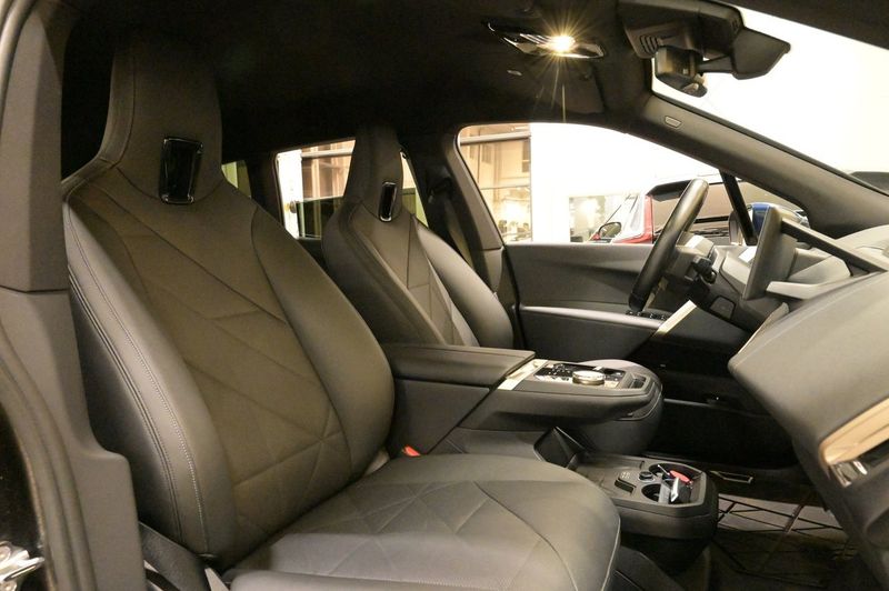 BMW iX bild 13