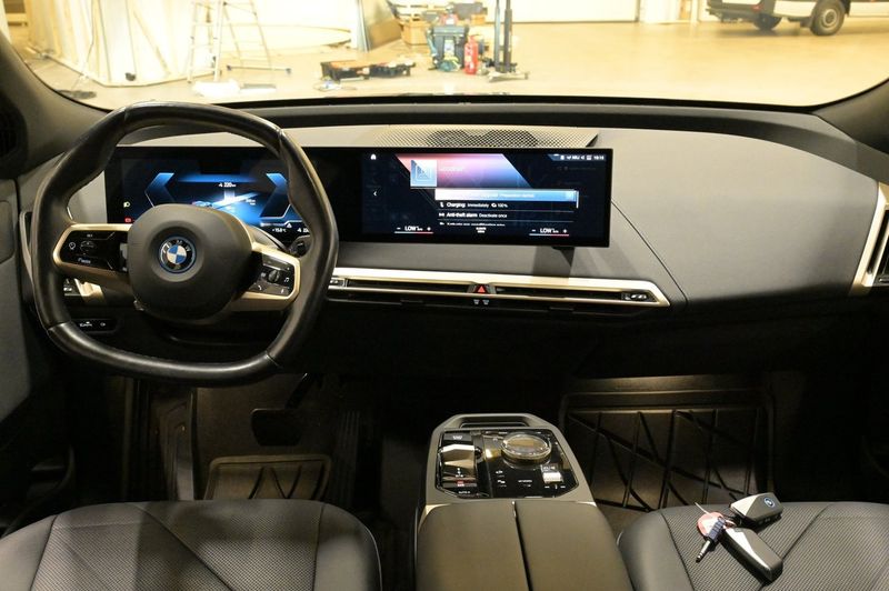 BMW iX bild 6