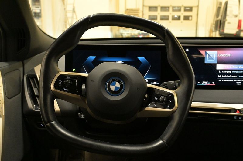 BMW iX bild 7