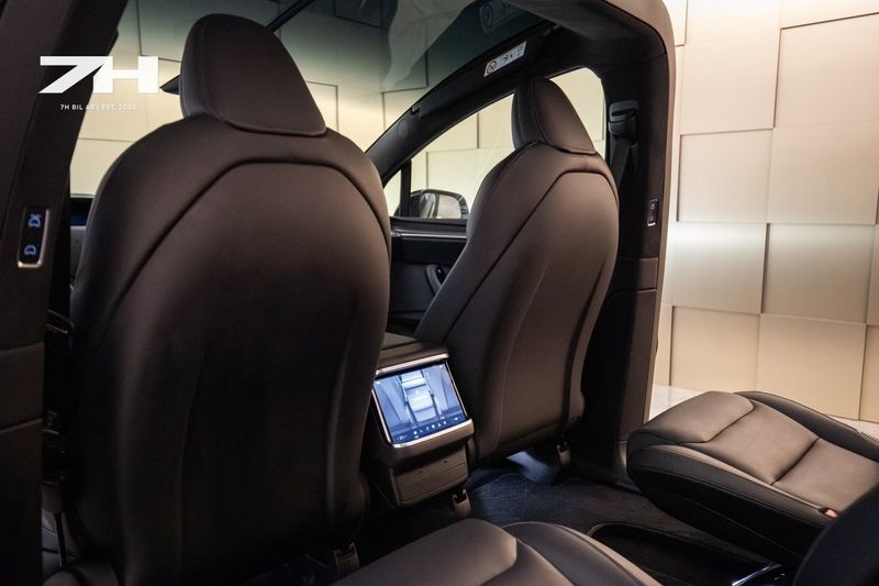 Tesla Model X bild 23