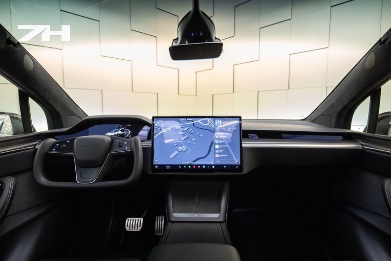 Tesla Model X bild 16