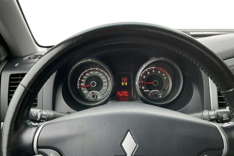 Mitsubishi Pajero bild 12