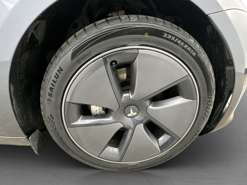 Tesla Model 3 bild 11