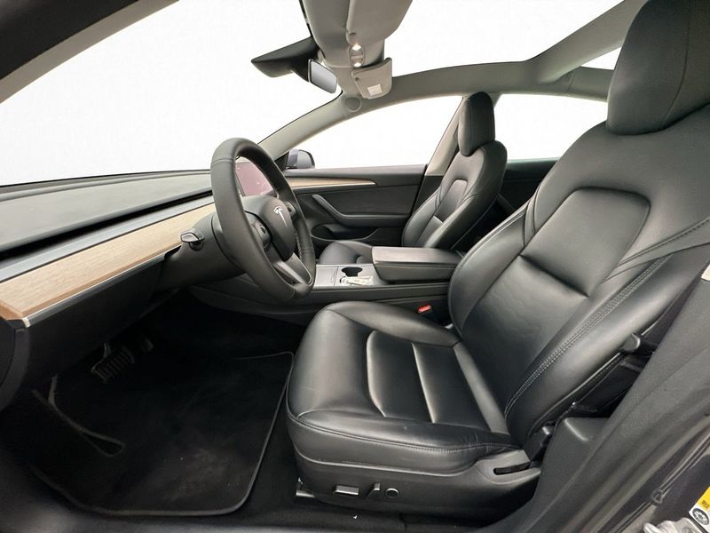 Tesla Model 3 bild 13
