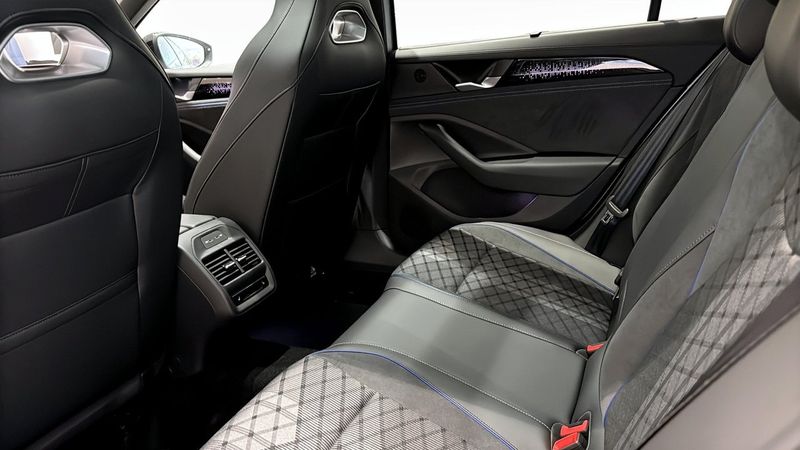 Volkswagen Passat bild 13
