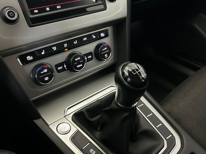 Volkswagen Passat bild 14