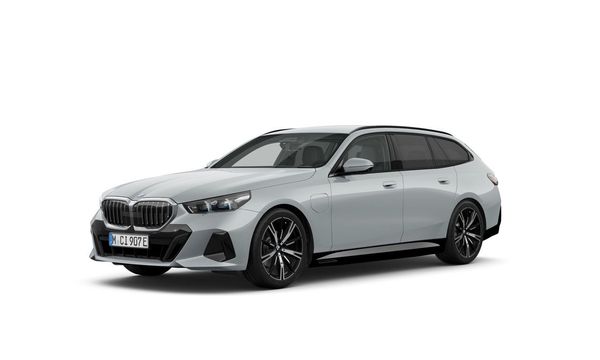 BMW 530 e xDrive Touring M Sport Innovation B W Drag DAP PA | Rän - 2026