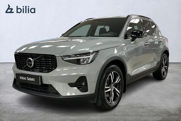 Volvo XC40 B3 FWD Bensin Plus Dark DRAG I 360° I Klimatpaket - 2025