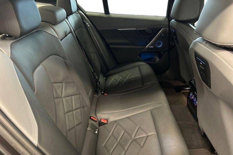 BMW i5 bild 7
