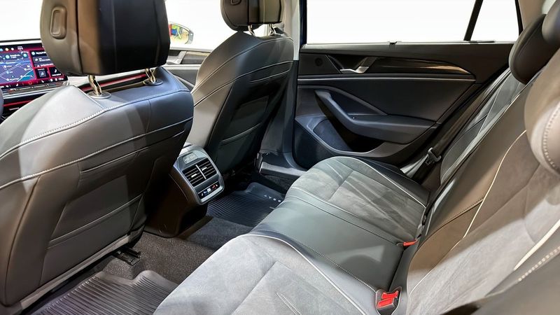 Volkswagen Passat bild 11