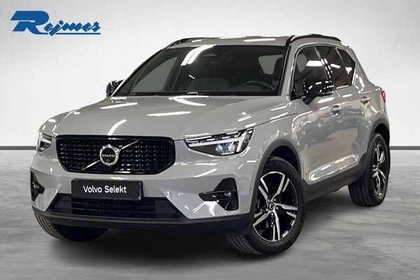 Volvo XC40 B3 FWD Bensin Plus Dark - 2025