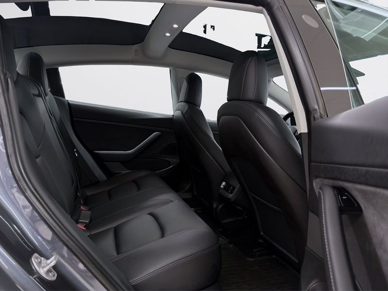 Tesla Model 3 bild 9