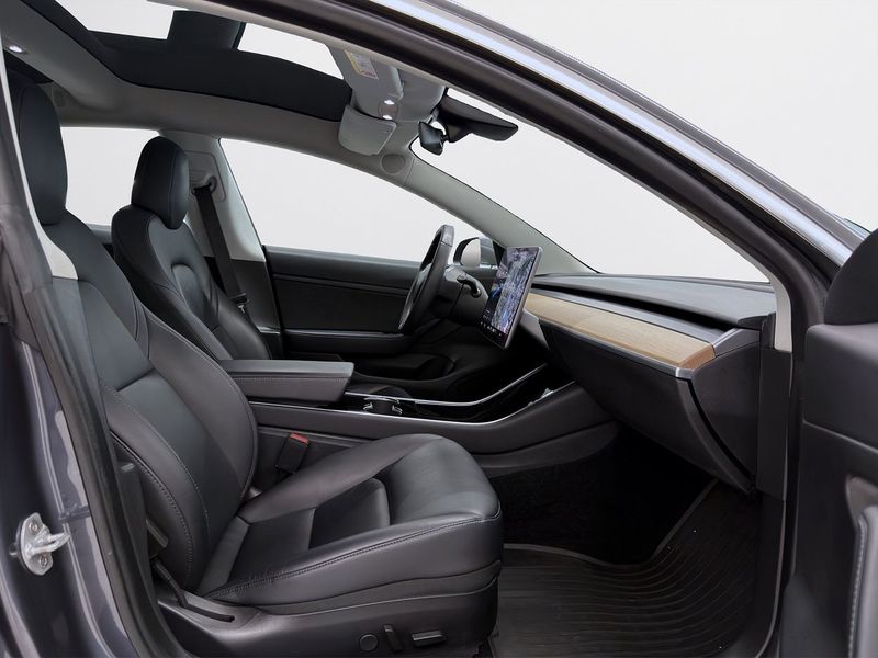 Tesla Model 3 bild 11