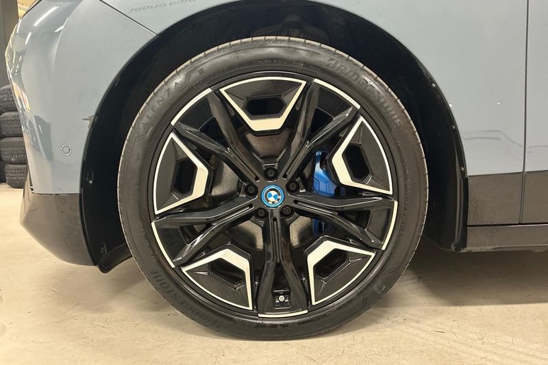 BMW iX bild 11