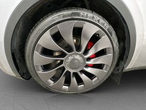 Tesla Model Y bild 32
