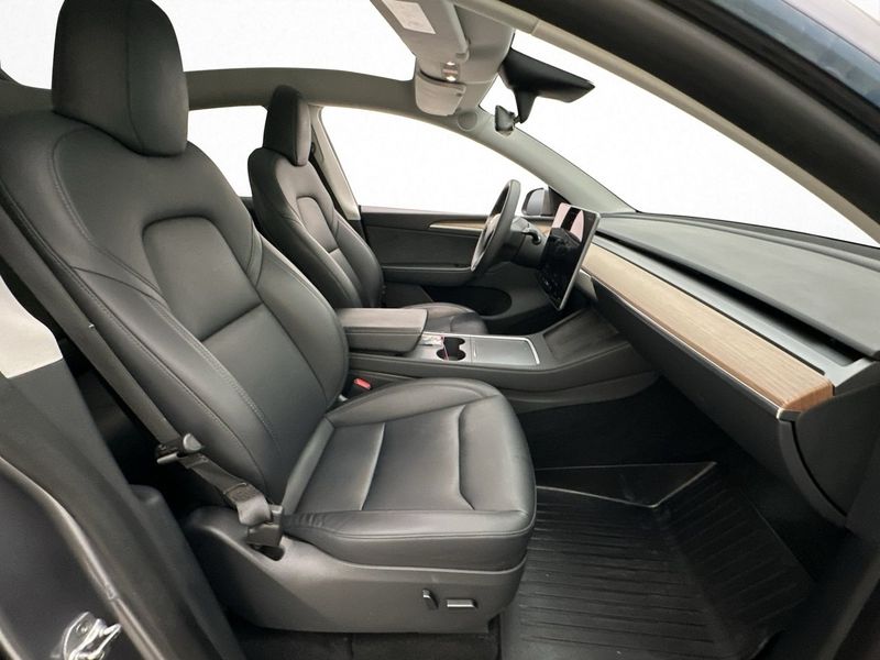 Tesla Model Y bild 16
