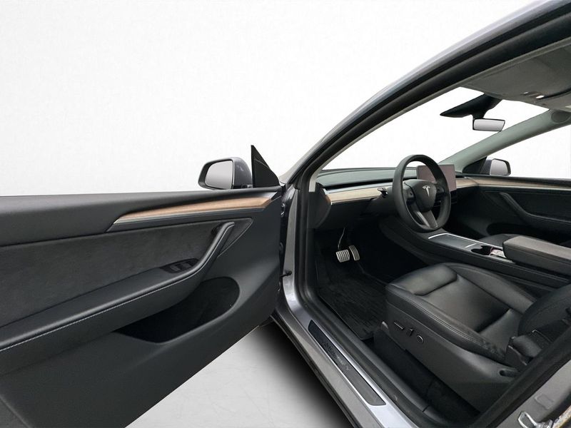 Tesla Model Y bild 12