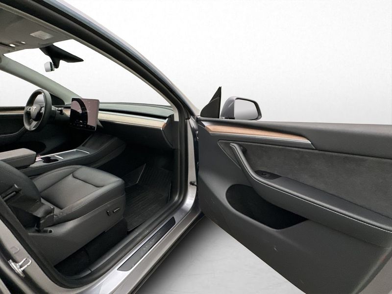 Tesla Model Y bild 17