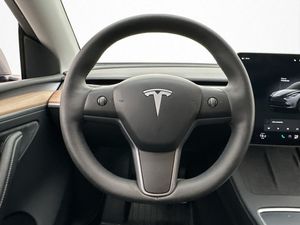 Tesla Model Y bild 15