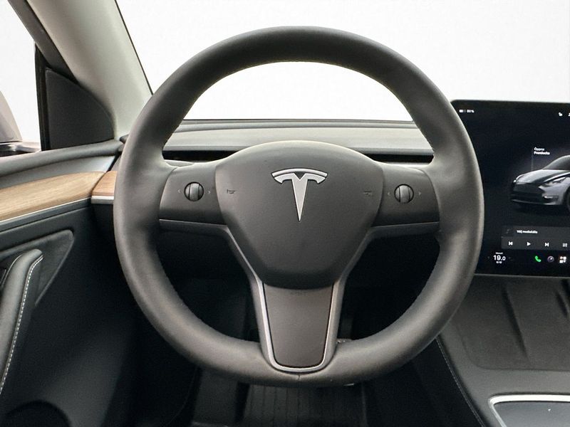 Tesla Model Y bild 15