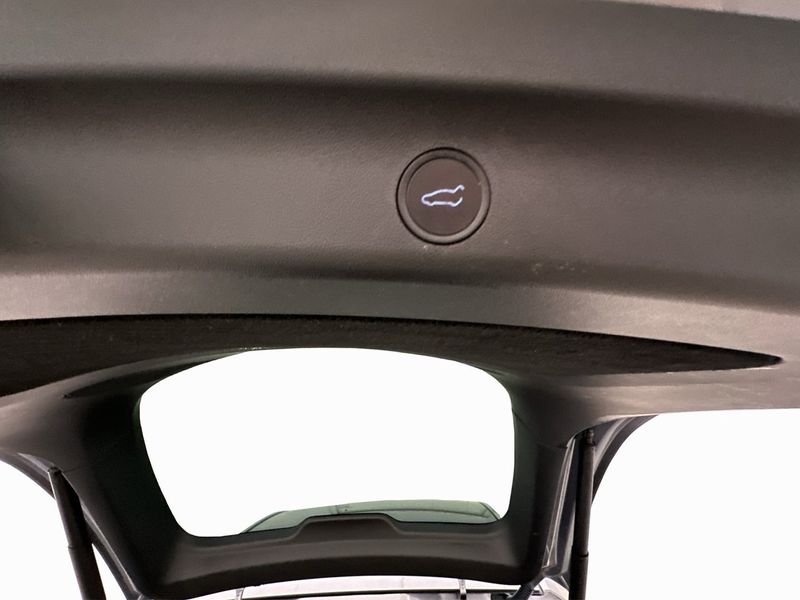 Tesla Model Y bild 31