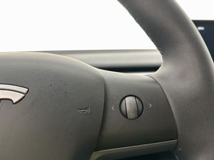 Tesla Model Y bild 21