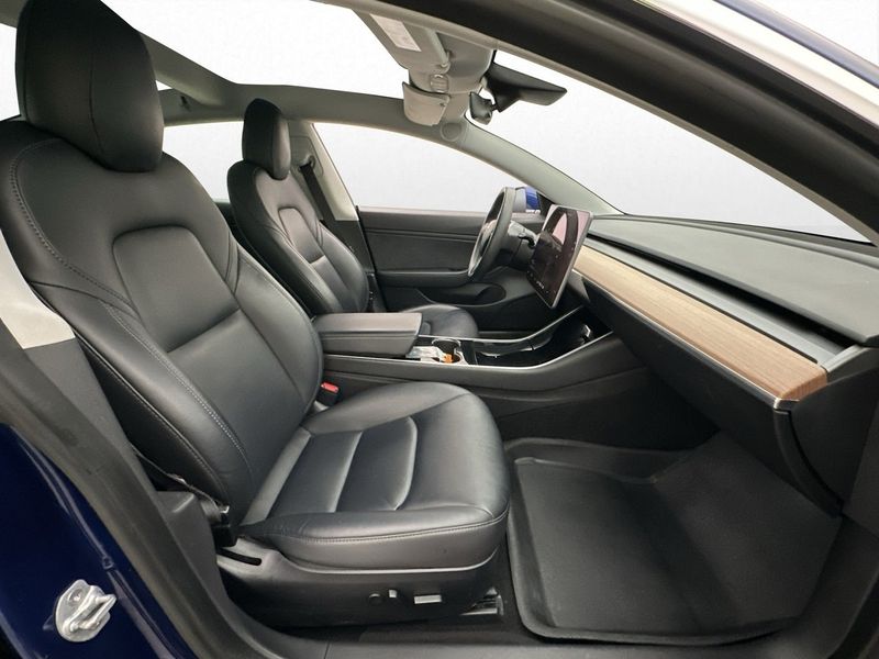 Tesla Model 3 bild 18