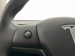 Tesla Model 3 bild 30