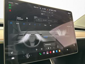 Tesla Model 3 bild 27