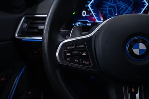 BMW 330 bild 18
