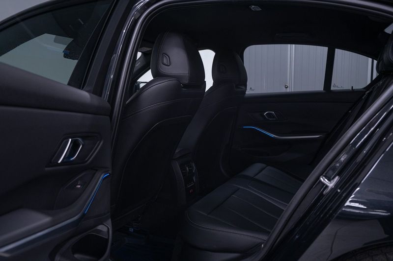 BMW 330 bild 13